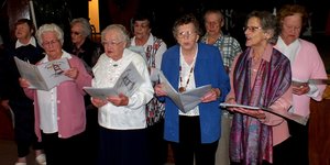 ‘n Groep HaS inwoners het die gaste met pragtige sang vermaak